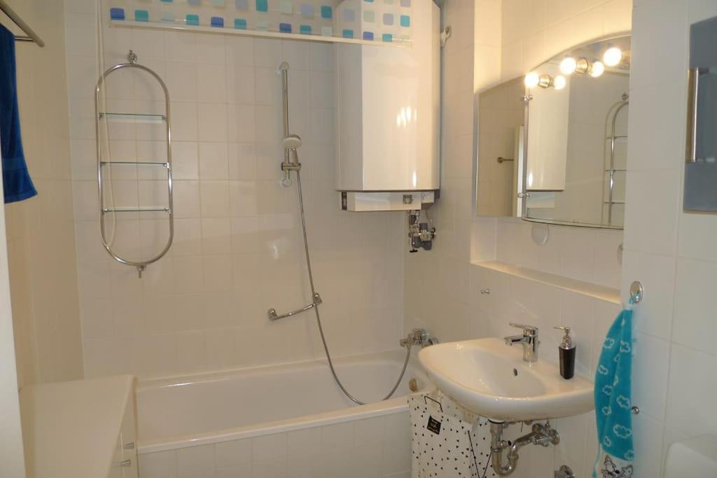 Aquamarin - Charmantes Appartement Mit Balkon Rostock Extérieur photo