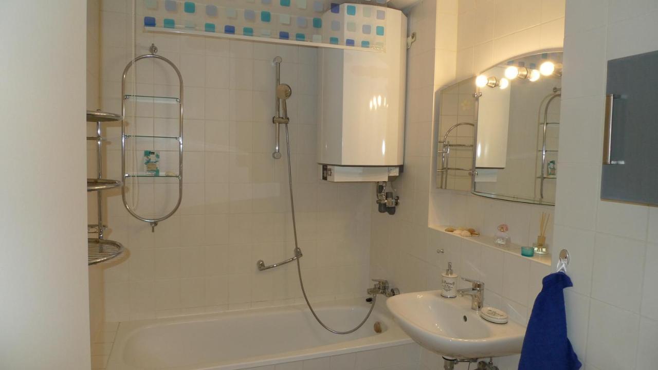 Aquamarin - Charmantes Appartement Mit Balkon Rostock Extérieur photo