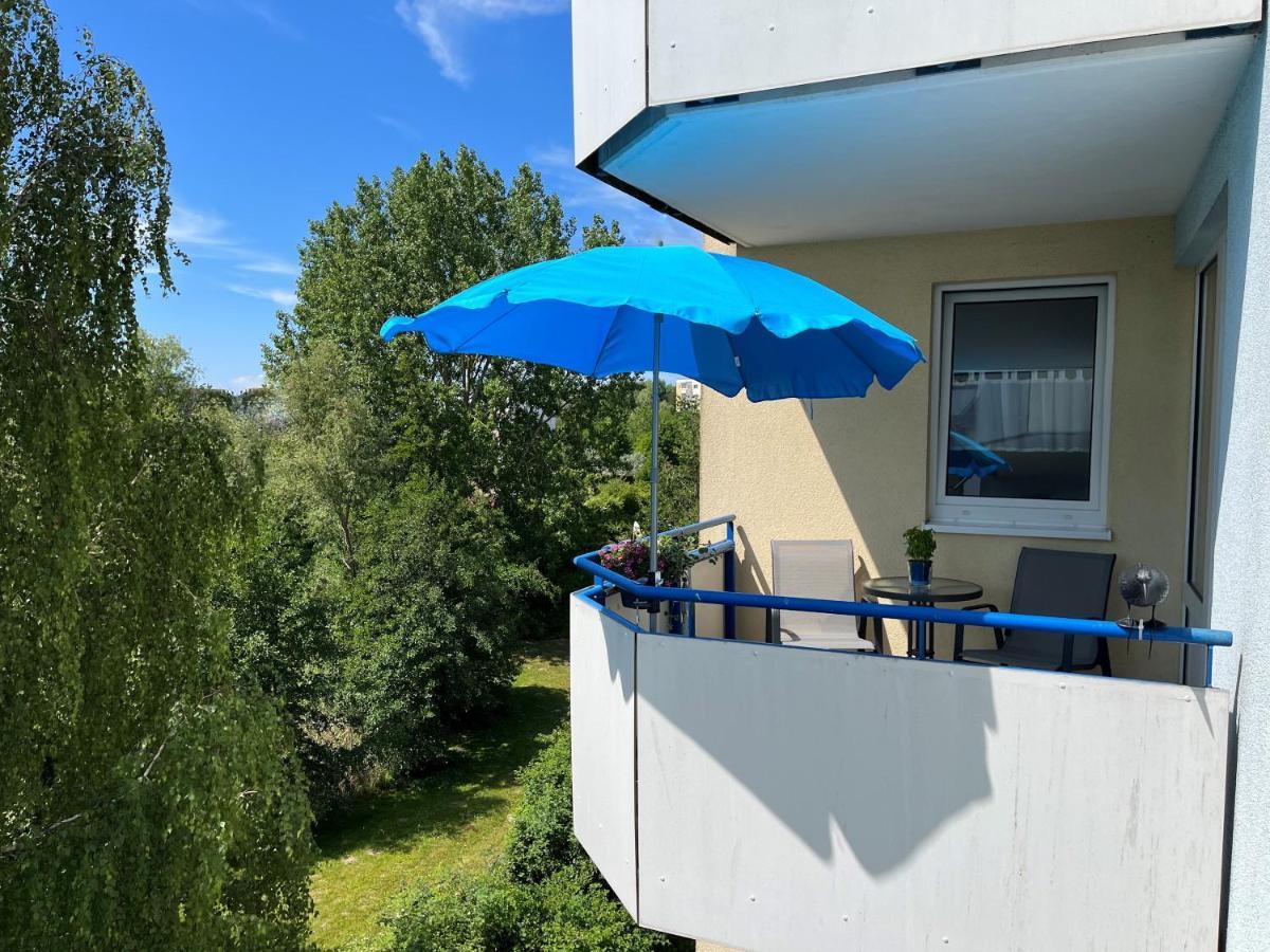 Aquamarin - Charmantes Appartement Mit Balkon Rostock Extérieur photo